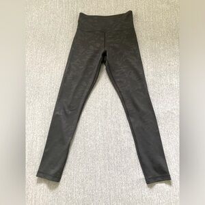ZYIA Light N Tight Black Camo 7/8 Leggings Size 2
